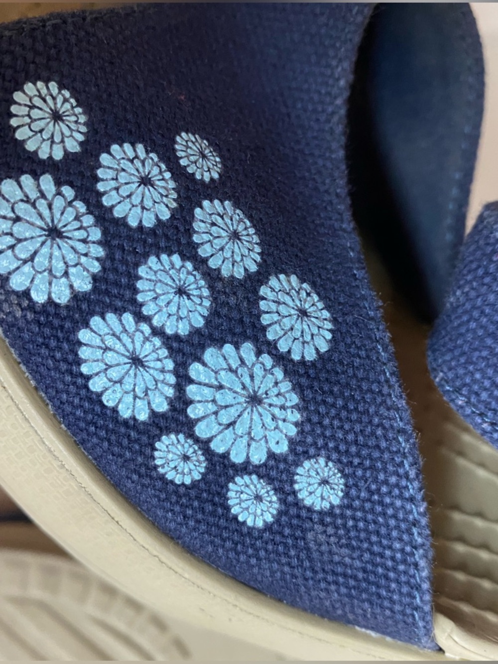 CROCS Navy and Tan Wedge Sandals Distressing Canvas Straps Size 9W - Picture 3 of 8